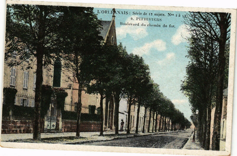 Carte postale ancienne L'Orleanais - Boulevard du chemin de fer à Bou