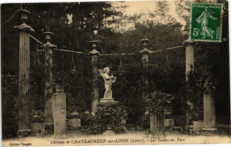 Carte postale ancienne Chateau de Chateauneuf-dur-Loire - Les Ruines du Parc