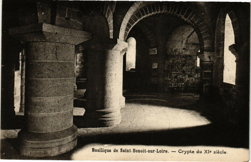 Carte postale ancienne Basilique de Saint-Bemoit-sur-Loire