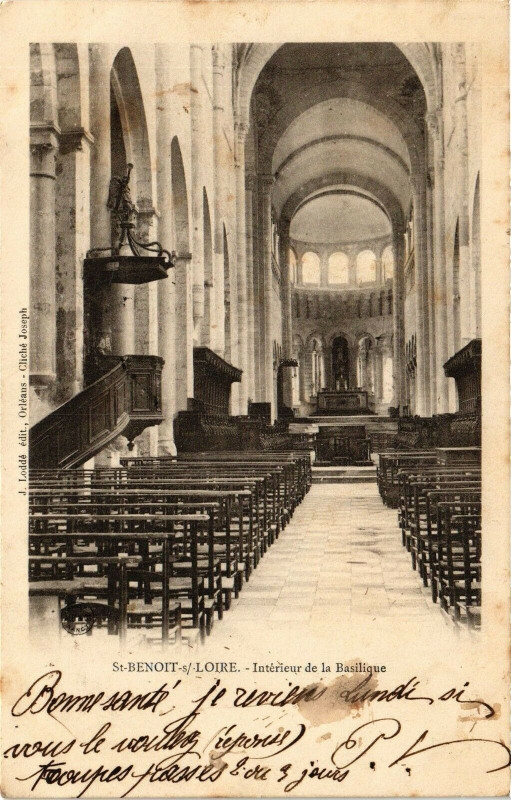 Carte postale ancienne Saint-Benoit-Interieur de la Basilique