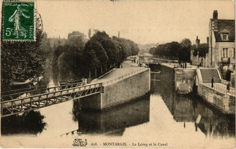 Carte postale ancienne Montargis-Le Loing et le Canal à Montargis