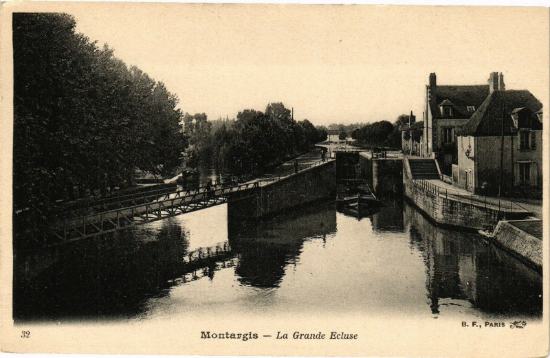 Carte postale ancienne Montargis-La Grande Ecluse à Montargis