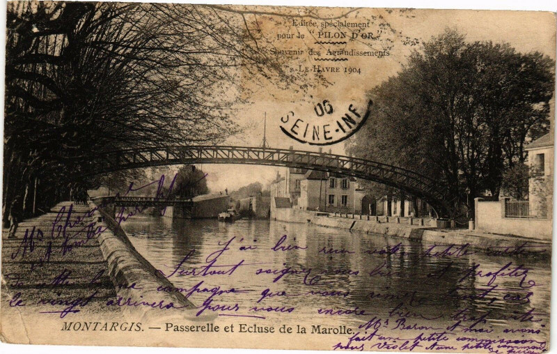 Carte postale ancienne Montargis-Passerelle et Ecluse de la Marolle à Montargis