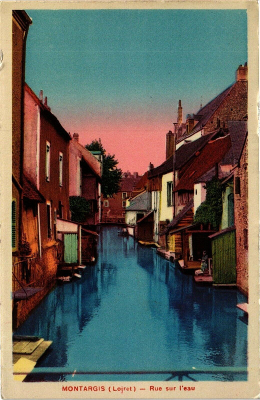 Carte postale ancienne Montargis-Rue sur l'eau à Montargis