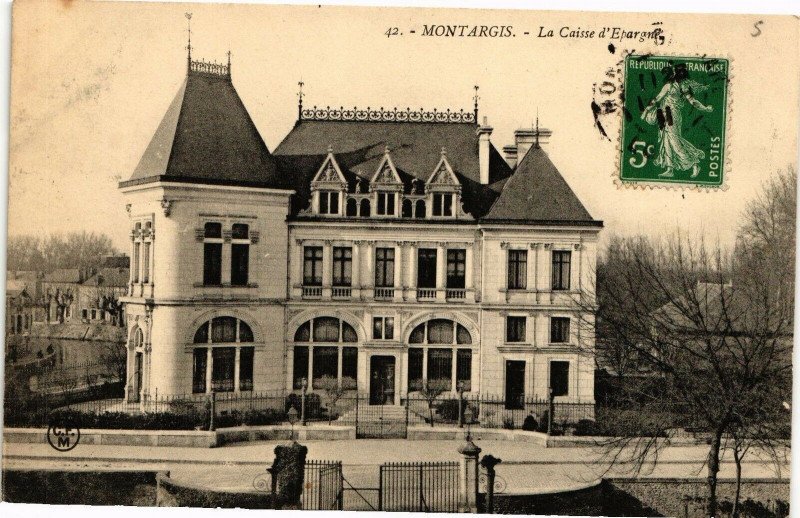 Carte postale ancienne Montargis-La Caisse d'Epargne à Montargis