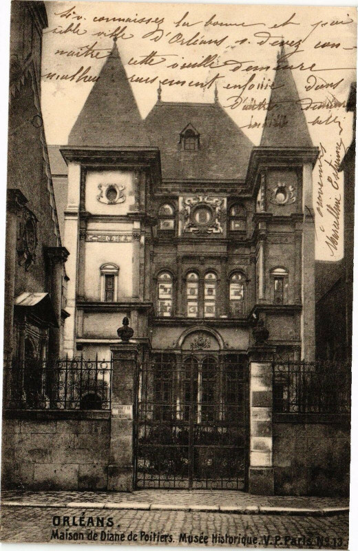 Carte postale ancienne Orleans-Maison de Diane de Poitiers-Musée Historique à Orléans