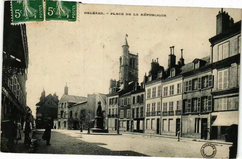 Carte postale ancienne Orleans-Place de la Republique à Orléans