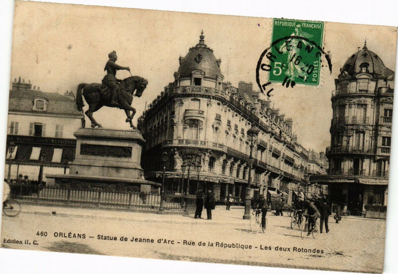 Carte postale ancienne Orleans-Statue de Jeanne d'Arc-Rue de la Republique à Orléans