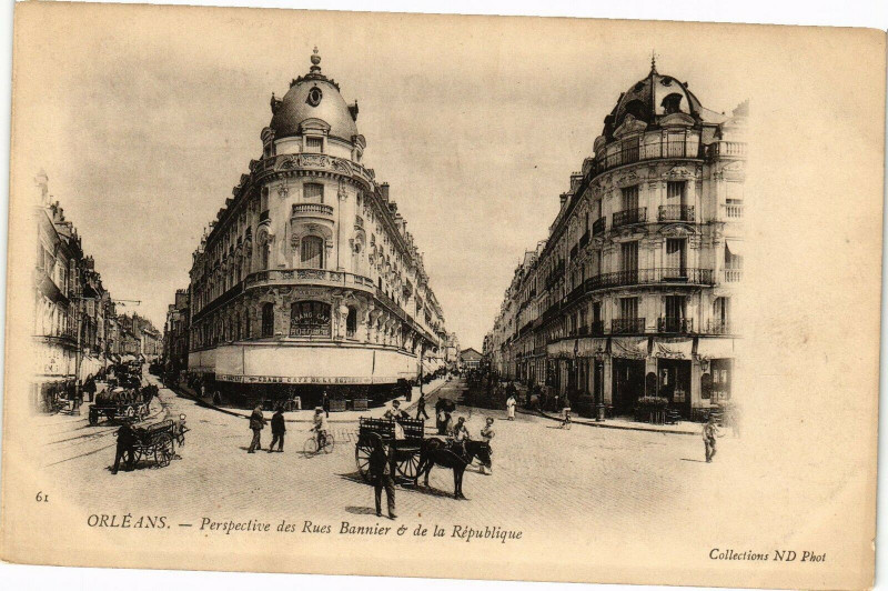 Carte postale ancienne Orleans-Perspective des Rues Bannier de la Republique à Orléans