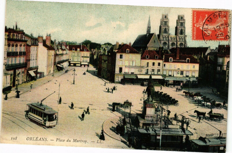 Carte postale ancienne Orleans-Place du Martroy à Orléans
