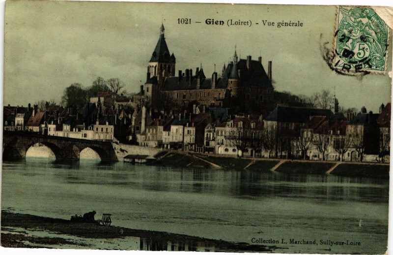 Carte postale ancienne Gien-Vue générale à Gien