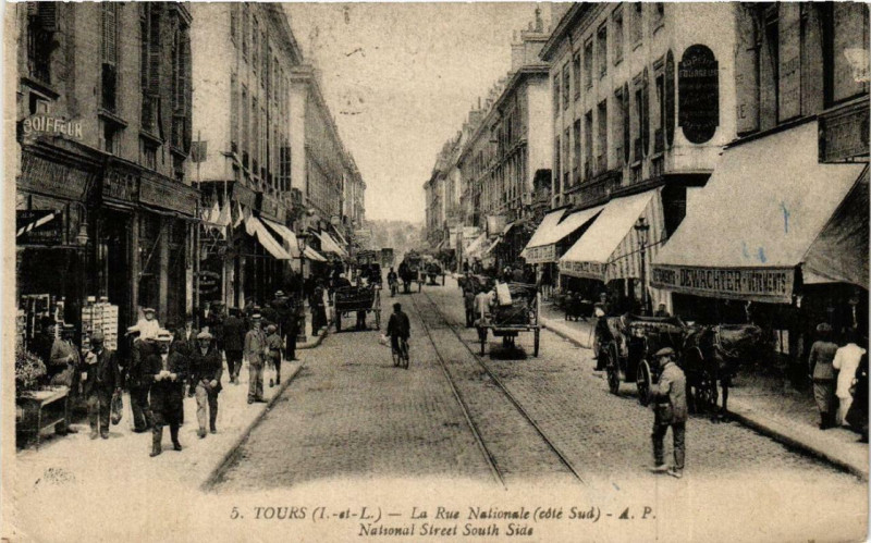 Carte postale ancienne Tours La Rue Nationale à Tours