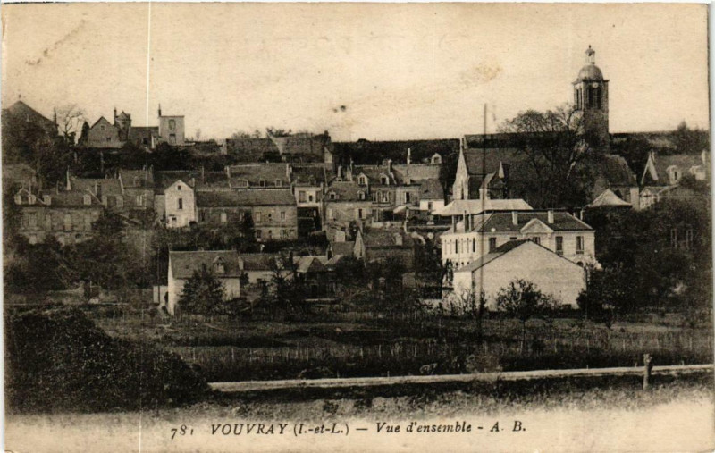 Carte postale ancienne Vouvray Vue d'ensemble à Vouvray
