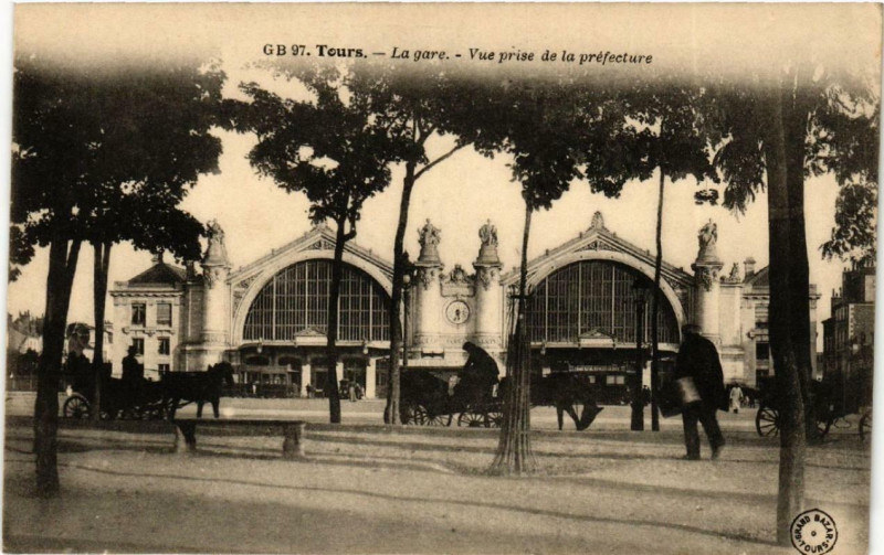 Carte postale ancienne Tours La Gare - Vue prise de la prefecture à Tours