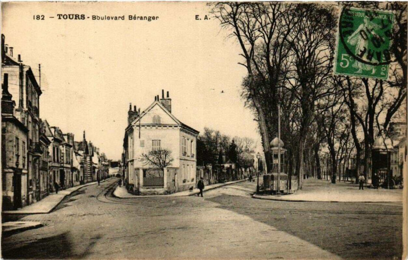 Carte postale ancienne Tours Boulevard Beranger à Tours