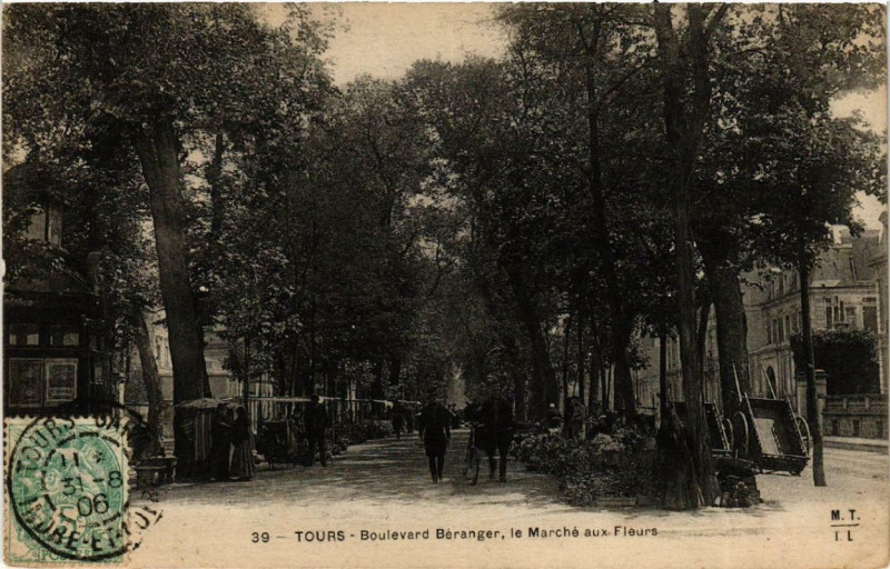 Carte postale ancienne Tours Boulevard Beranger, le Marche aux Fleurs à Tours
