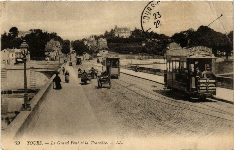 Carte postale ancienne Tours Le Grand Pont et la Tranchée à Tours