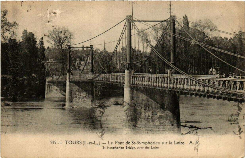 Carte postale ancienne Tours Le Pont de Saint-Symphorien sur la Loire à Tours