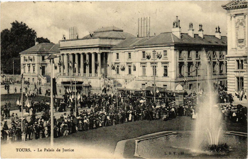 Carte postale ancienne Tours Le Palais de Justice à Tours