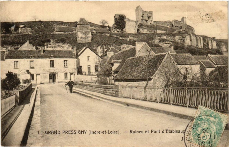 Carte postale ancienne Le Grand Pressigny Ruines et Pont d'Etableaux au Grand-Pressigny