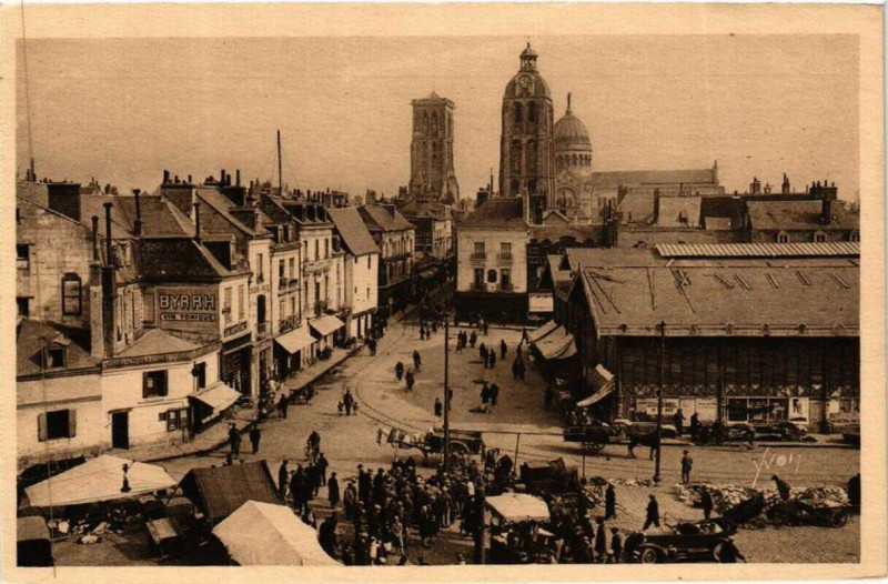 Carte postale ancienne Tours Vue générale du Marche à Tours
