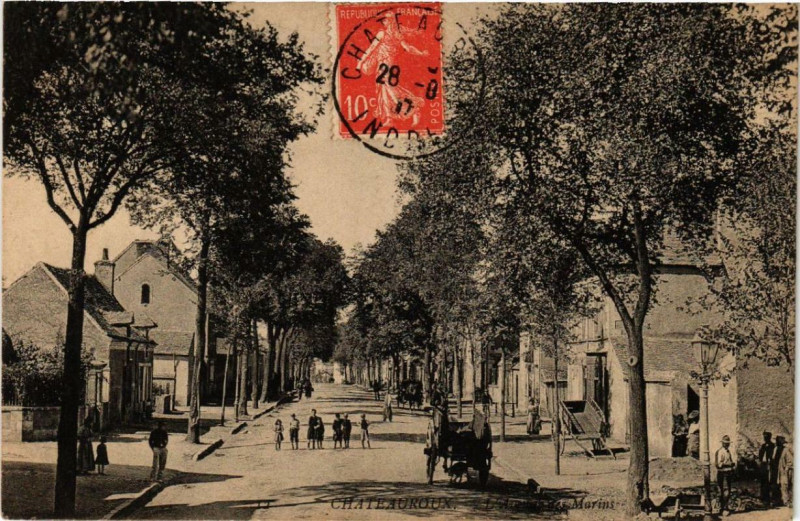 Carte postale ancienne Chateauroux L'Avenue des Marins