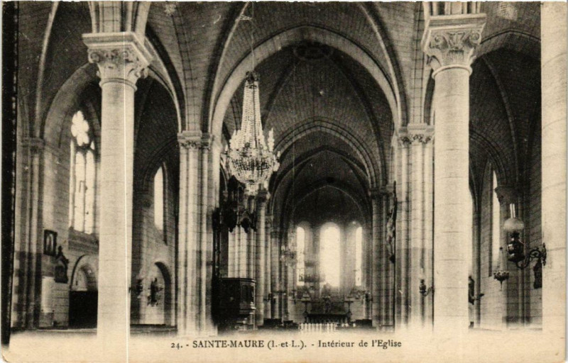 Carte postale ancienne Sainte-Maure Intérieur de Eglise
