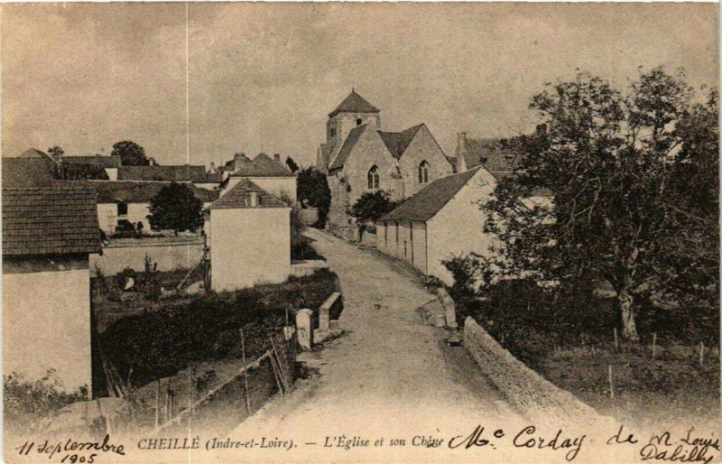 Carte postale ancienne Cheille Eglise et son Chene à Cheillé