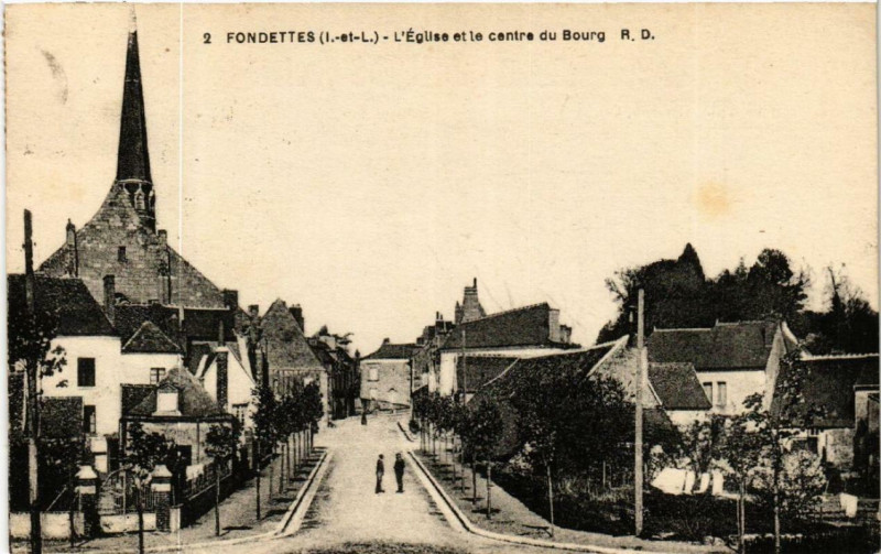 Carte postale ancienne Fondettes Eglise et le centre du Bourg à Fondettes