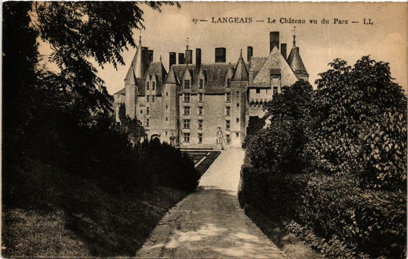Carte postale ancienne Langeais Le Chateau vu du Parc à Langeais