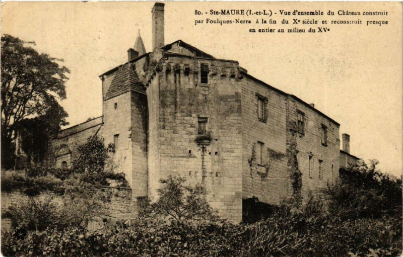 Carte postale ancienne Sainte-Maure Vue d'ensemble du Chateau construit