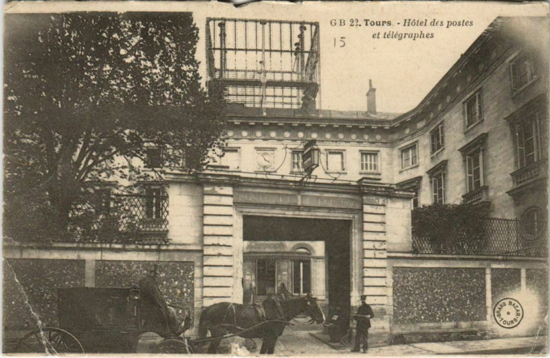 Carte postale ancienne Tours - hotel des postes et telegraphes à Tours
