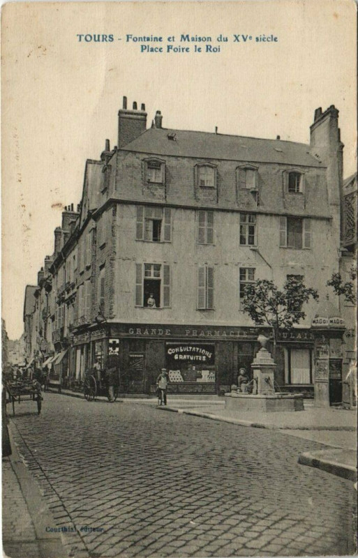 Carte postale ancienne Tours - Fontaine et maison du xv à Tours
