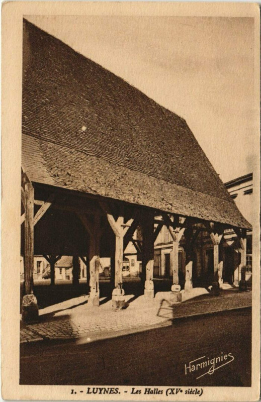 Carte postale ancienne Luynes - Les halles à Luynes
