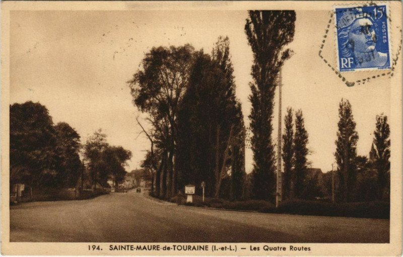 Carte postale ancienne Saint-Maure-de-Touraine - Les quatre routes