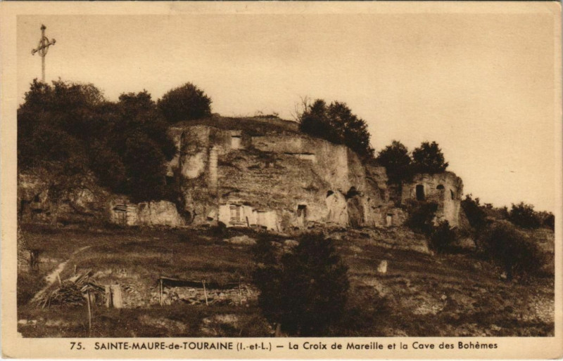 Carte postale ancienne Saint-Maure-de-Touraine - La croix de mareille