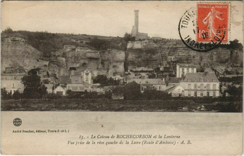 Carte postale ancienne Le coteau de Rochecorbon et la lanterne à Rochecorbon