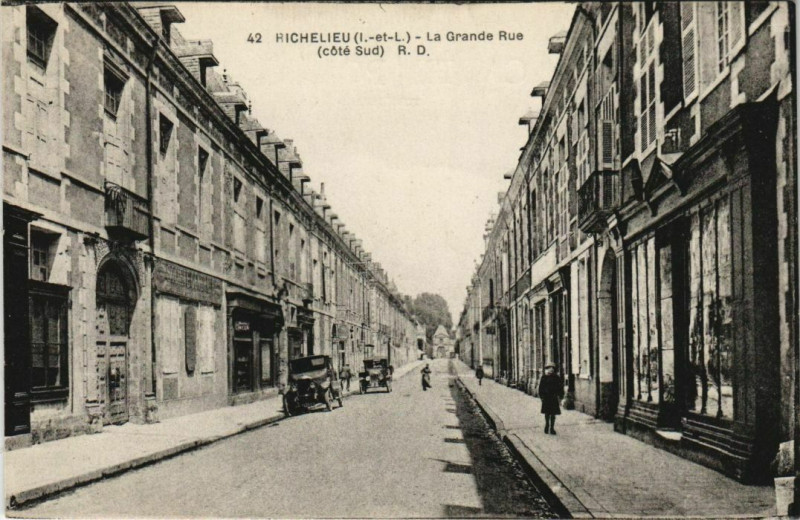 Carte postale ancienne Richelieu - La Grande Rue à Richelieu