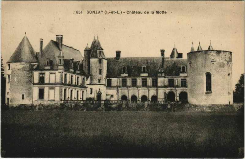 Carte postale ancienne Sonzay - Chateau de la motte à Sonzay