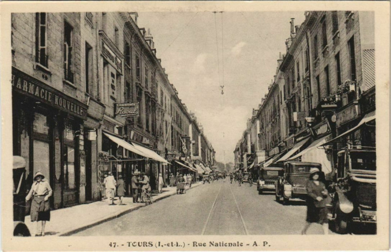 Carte postale ancienne Tours - Rue nationale à Tours