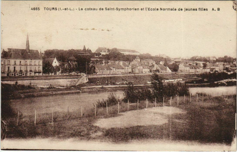 Carte postale ancienne Tours - le coteau de Saint-symphorien à Tours