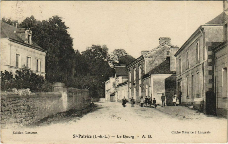 Carte postale ancienne Saint-Patrice - le bourg