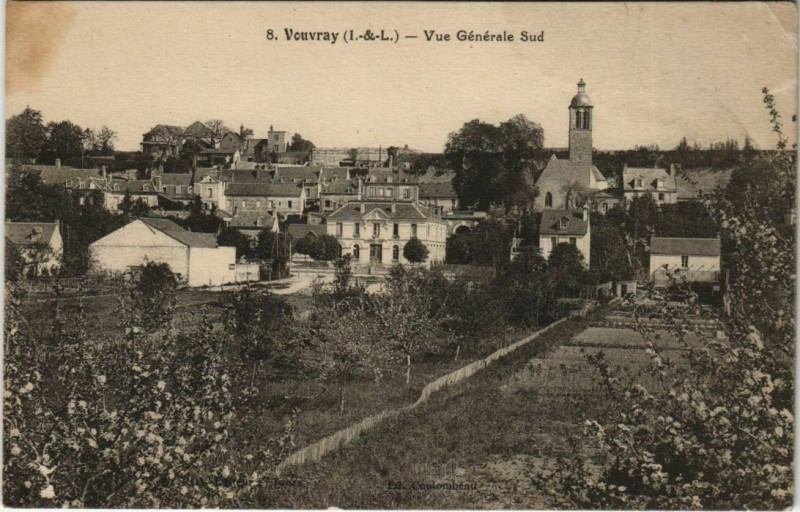 Carte postale ancienne Vouvray - vue générale sud à Vouvray