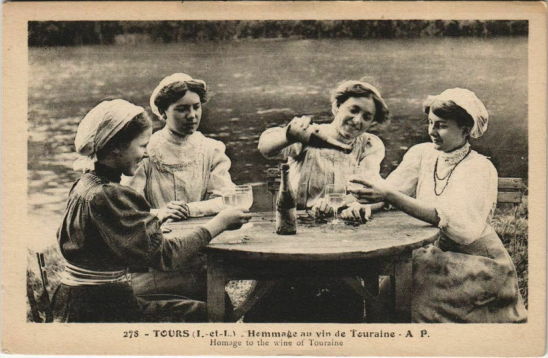 Carte postale ancienne Tours - hommage au vin de Touraine à Tours