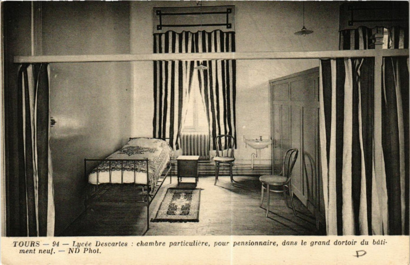 Carte postale ancienne Tours - Lycee Descartes: chambre partieutiere, pour pensionnaire... à Tours