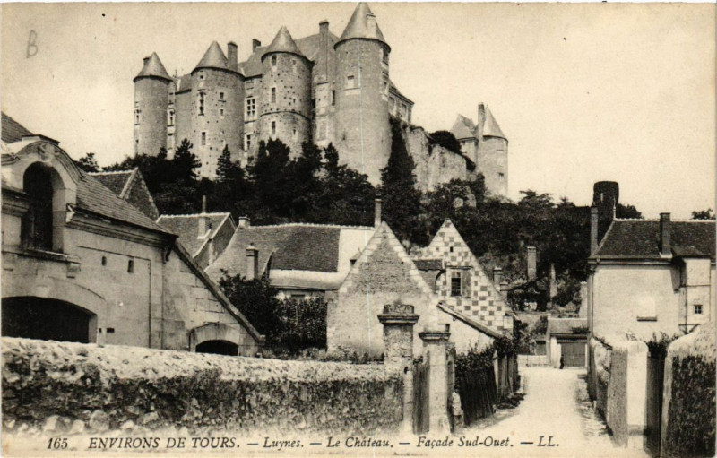 Carte postale ancienne Environs de Tours - Luynes - Le Chateau - Facade Sud-Ouest à Tours