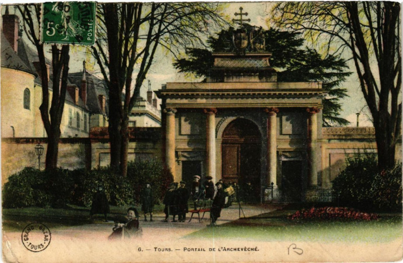 Carte postale ancienne Tours - Portail de l'Archeveche à Tours