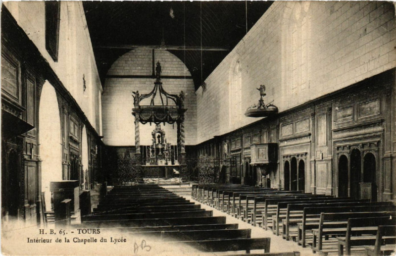 Carte postale ancienne Tours - Interieur de la Chapelle du Lycee à Tours