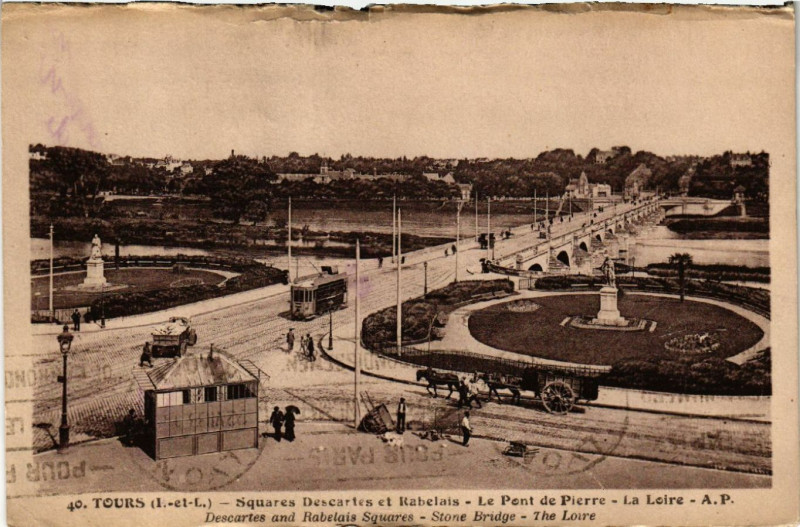 Carte postale ancienne Tours (I.-et-L.) - Squares Descartes et Rabelais - Le Pont Pierre à Tours