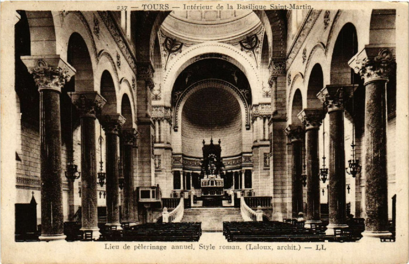 Carte postale ancienne Tours - Interieur de la Basilique Saint-Martin - Lieu de pelerinage à Tours